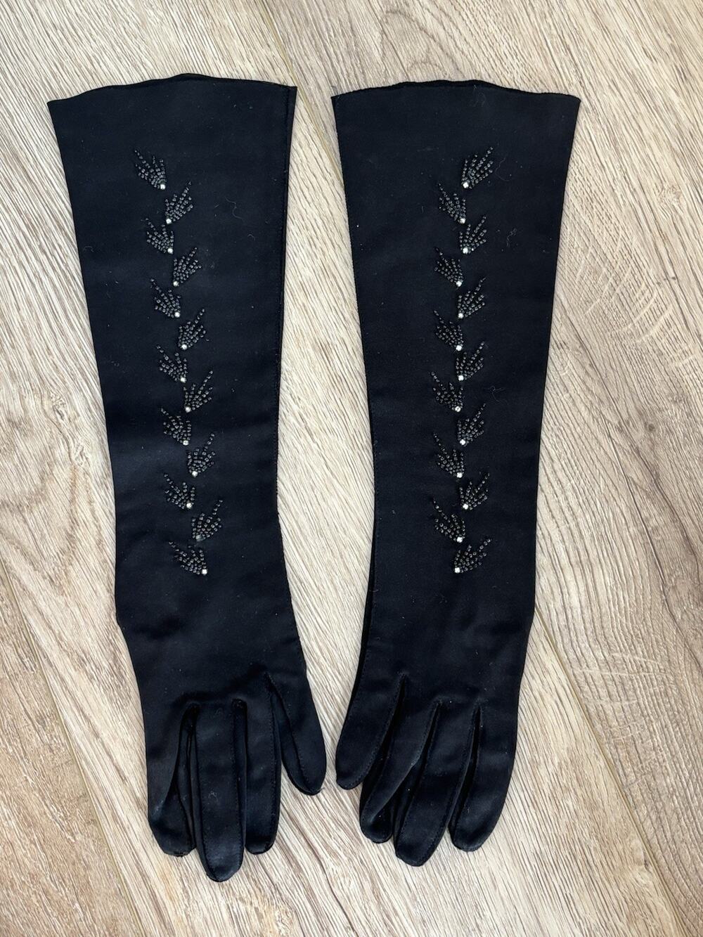 Vtg 1960s Black Crescendoe Sequined Gauntlet Gloves Sz 6 Opera Formal Pristine